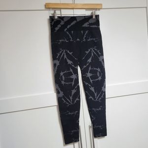 ✨️3 For $30✨️Seamless Leggings - Black & Grey (M)